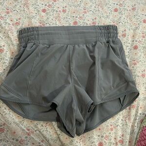 rare gray lululemon high rise 2.5 hottie hots size 4
